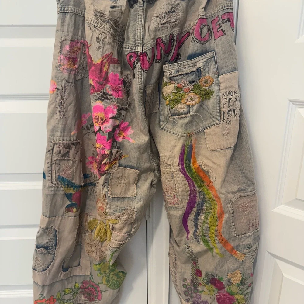 Magnolia Pearl Valentine Crop Denims - Picture 2 of 12